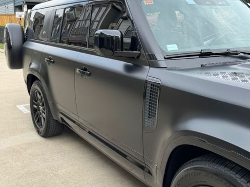 Used 2023 Land Rover Defender 130 X-Dynamic SE image 9