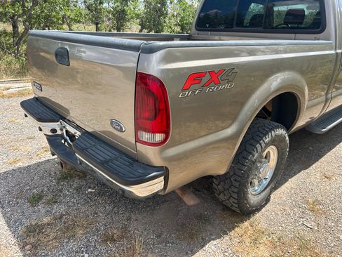 Used 2004 Ford F250 Lariat AWD/4WD image 11