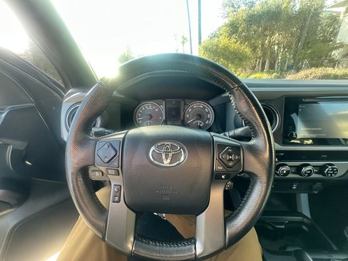 Used 2016 Toyota Tacoma TRD Sport image 12