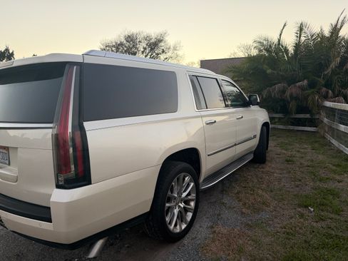 Used 2015 Cadillac Escalade ESV Luxury image 2