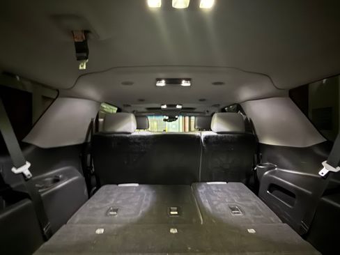 Used 2019 Chevrolet Suburban LT image 14