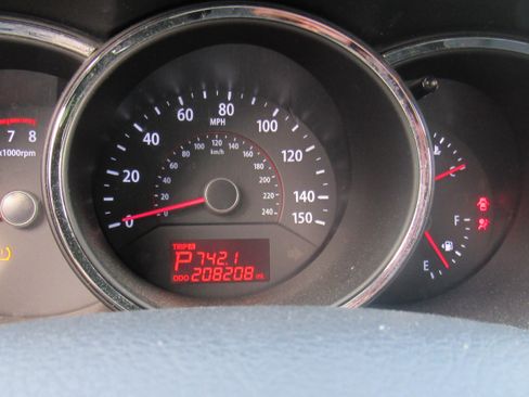 Used 2013 Kia Sorento LX w/ Convenience Pkg FWD image 1