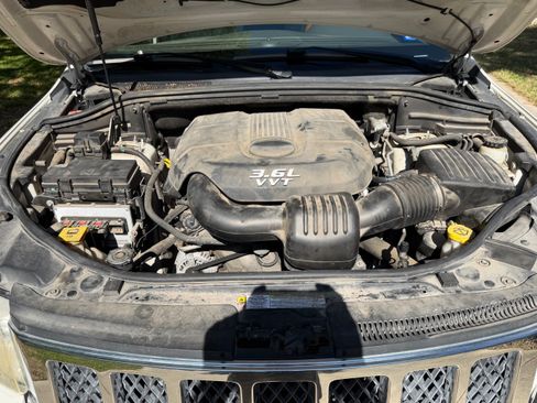 Used 2012 Jeep Grand Cherokee Overland image 18