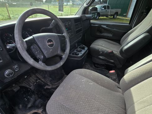 Used 2014 GMC Savana 2500 Van 3D image 12