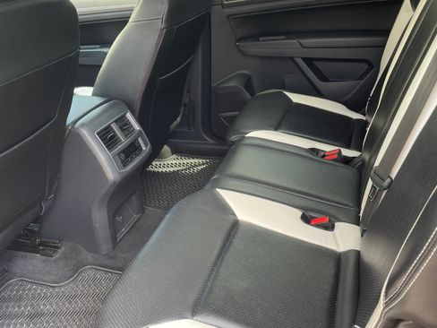 Used 2018 Volkswagen Atlas S FWD image 6