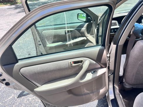 Used 1999 Toyota Camry LE w/ Value Pkg FWD image 14