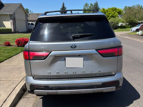 Used 2023 Toyota Sequoia Capstone AWD/4WD image 4