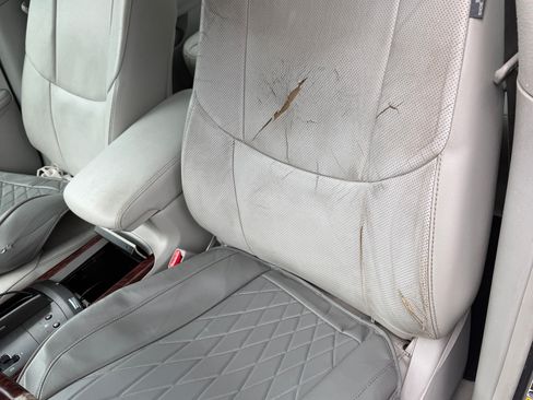 Used 2011 Toyota Avalon Limited image 19