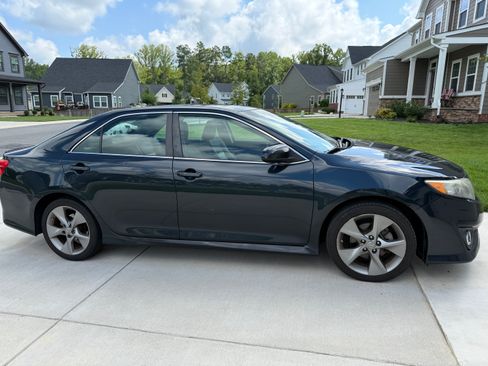 Used 2014 Toyota Camry SE FWD image 1