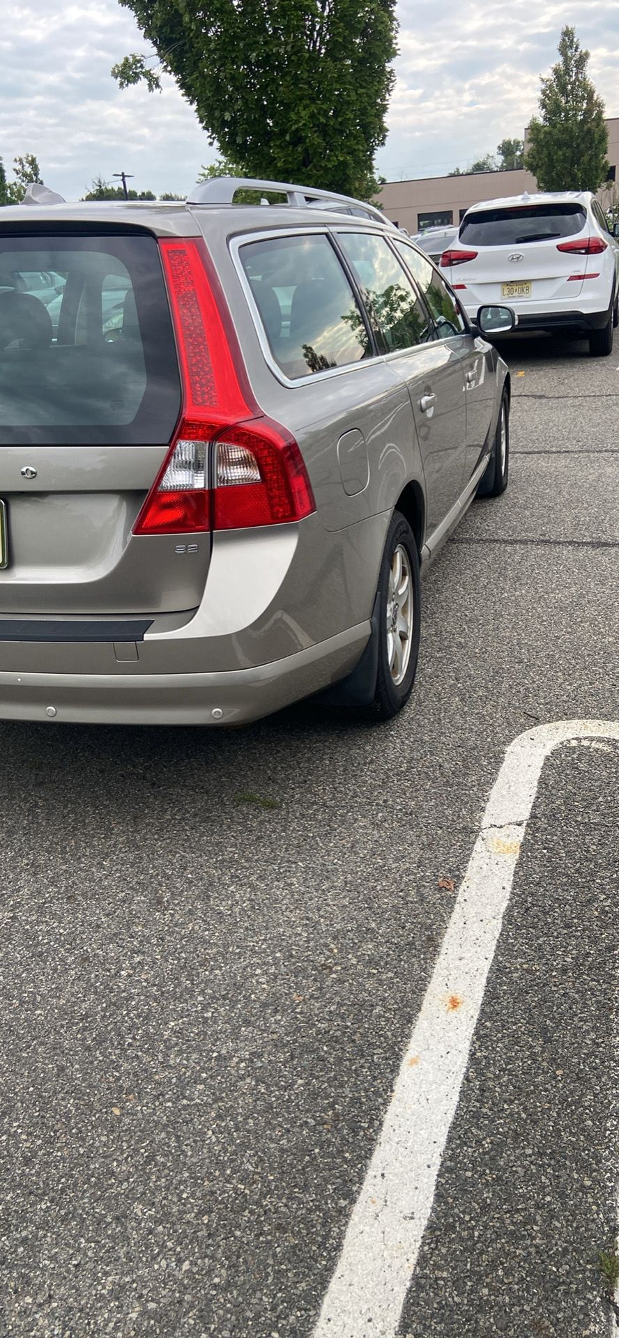 Used 2009 Volvo V70 FWD image 6