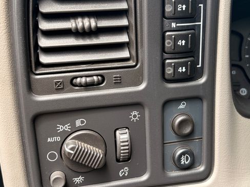 Used 2007 Chevrolet Silverado 2500 LT w/ Heavy-Duty Power Package AWD/4WD image 17