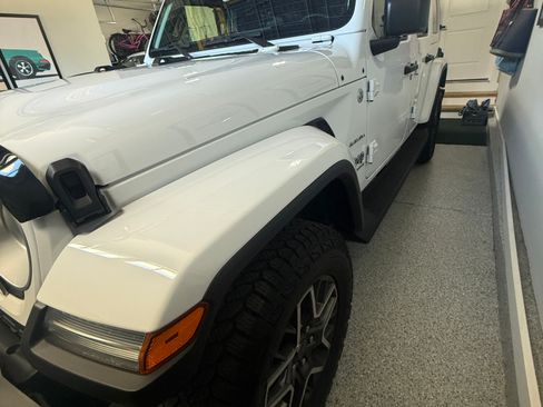 Used 2024 Jeep Wrangler Unlimited Sahara w/ Technology Group image 6