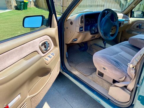 Used 1995 Chevrolet Silverado 1500 4x4 Regular Cab image 9