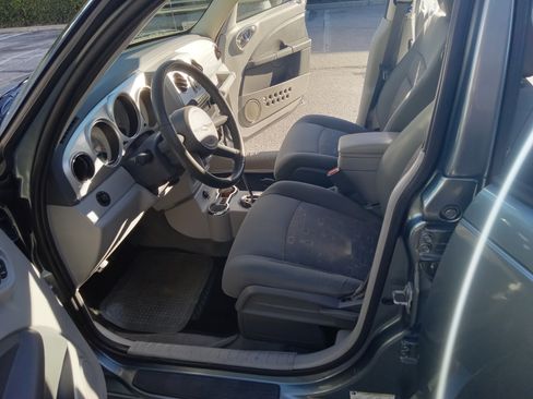 Used 2010 Chrysler PT Cruiser image 21