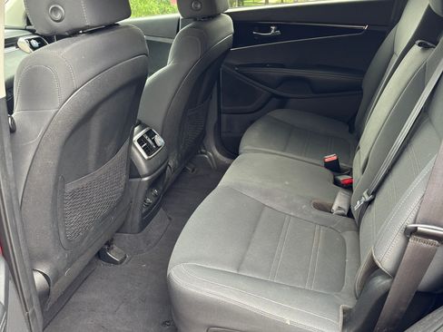 Used 2020 Kia Sorento LX w/ LX I4 Convenience Package image 25