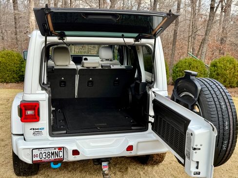 Used 2022 Jeep Wrangler 4xe High Altitude image 12