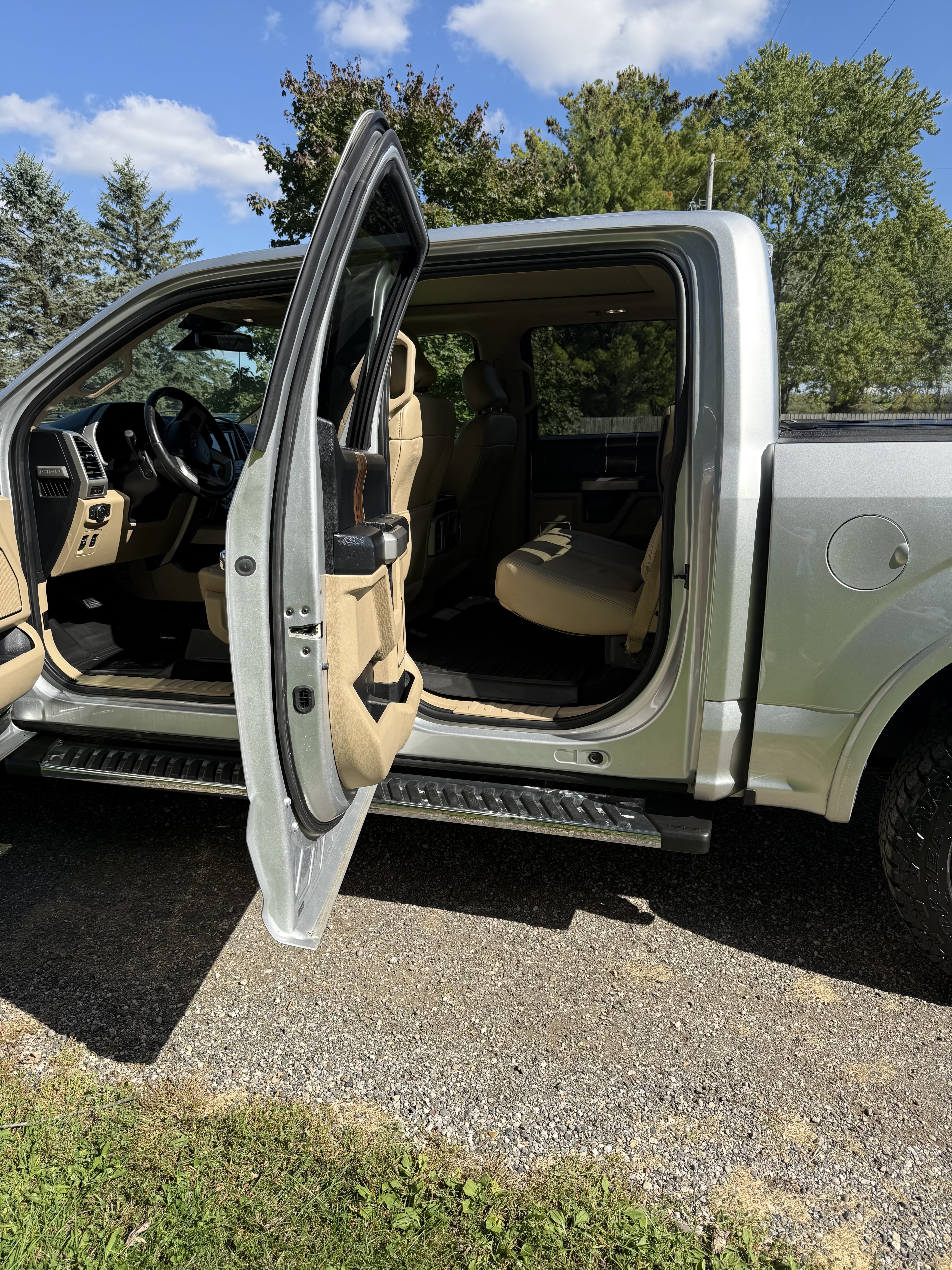 Used 2017 Ford F150 Lariat w/ Equipment Group 502A Luxury AWD/4WD image 15