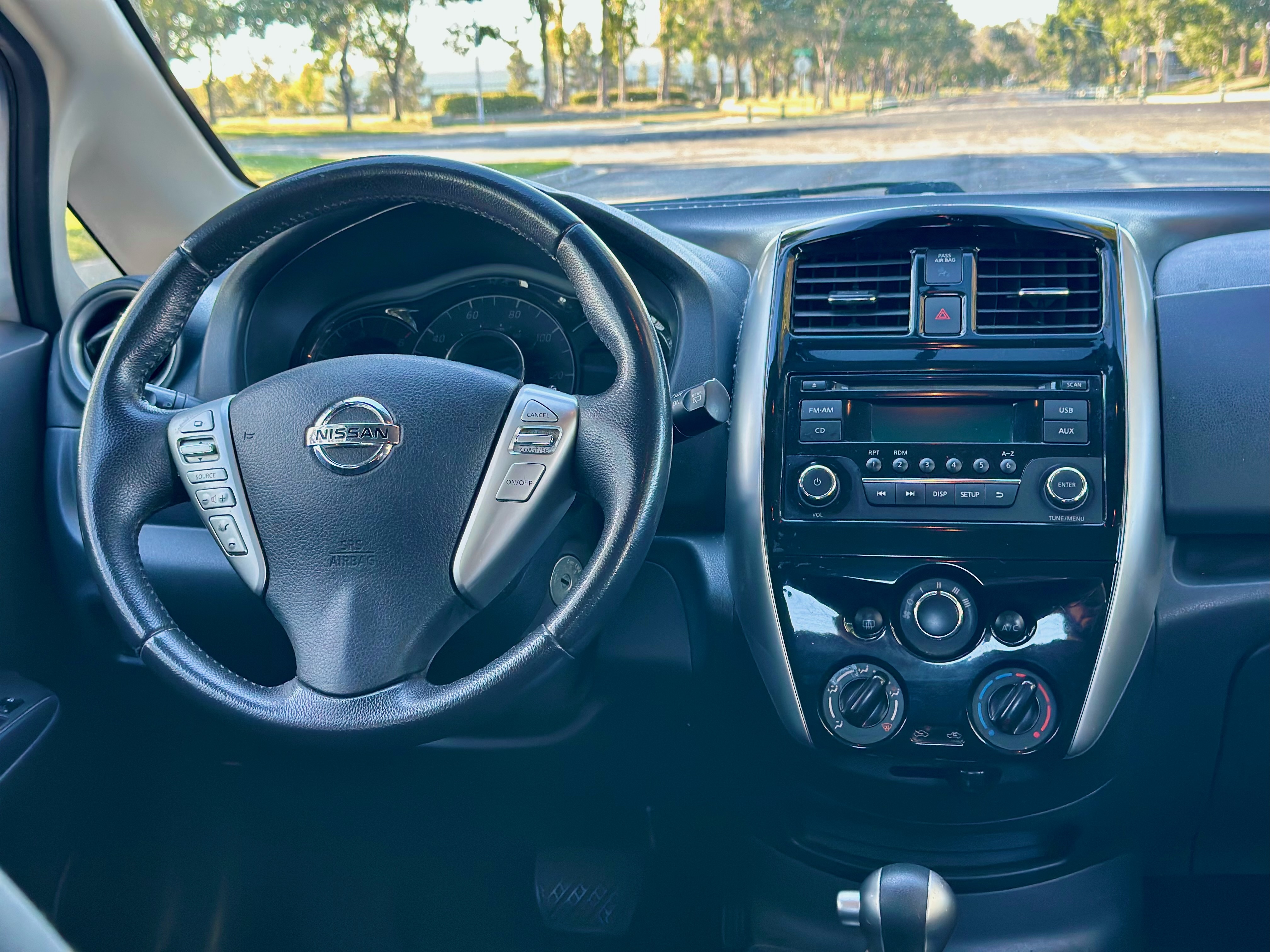 Used 2015 Nissan Versa Note SV FWD image 9