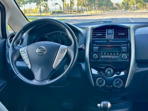 Used 2015 Nissan Versa Note SV FWD image 9