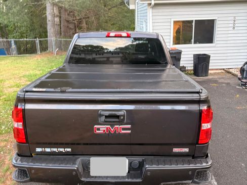 Used 2015 GMC Sierra 1500 SLE w/ All-Terrain Package AWD/4WD image 13