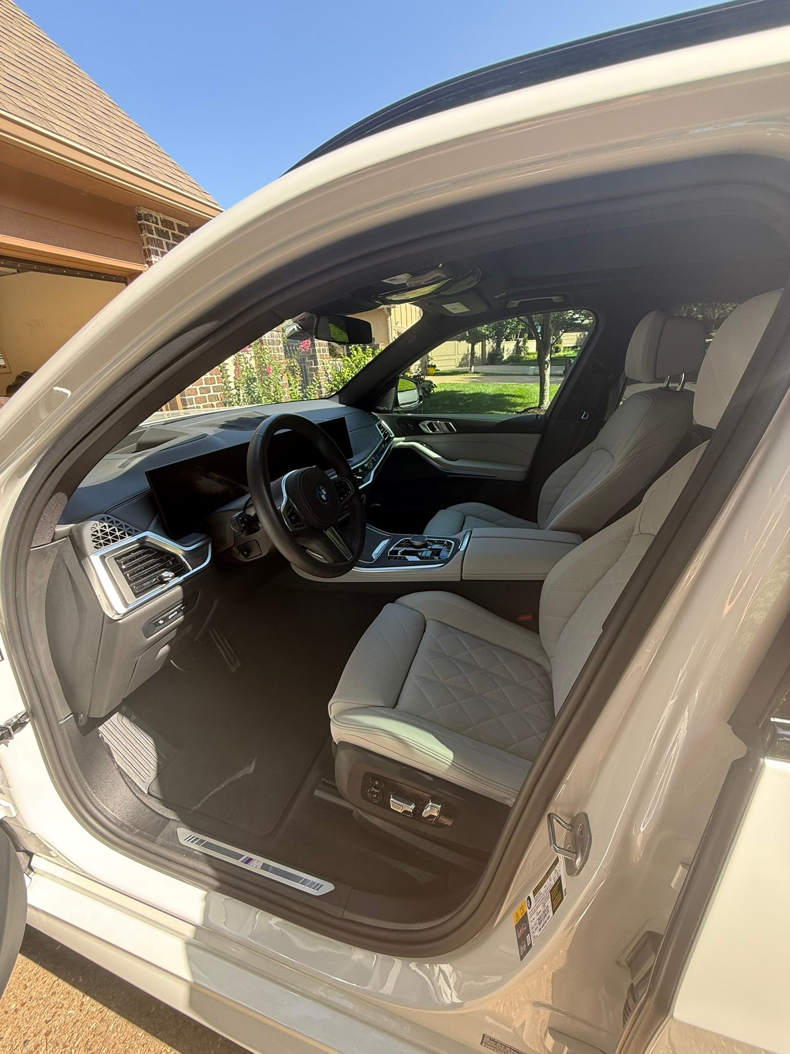 Used 2025 BMW X5 xDrive50e w/ M Sport Package AWD/4WD image 17