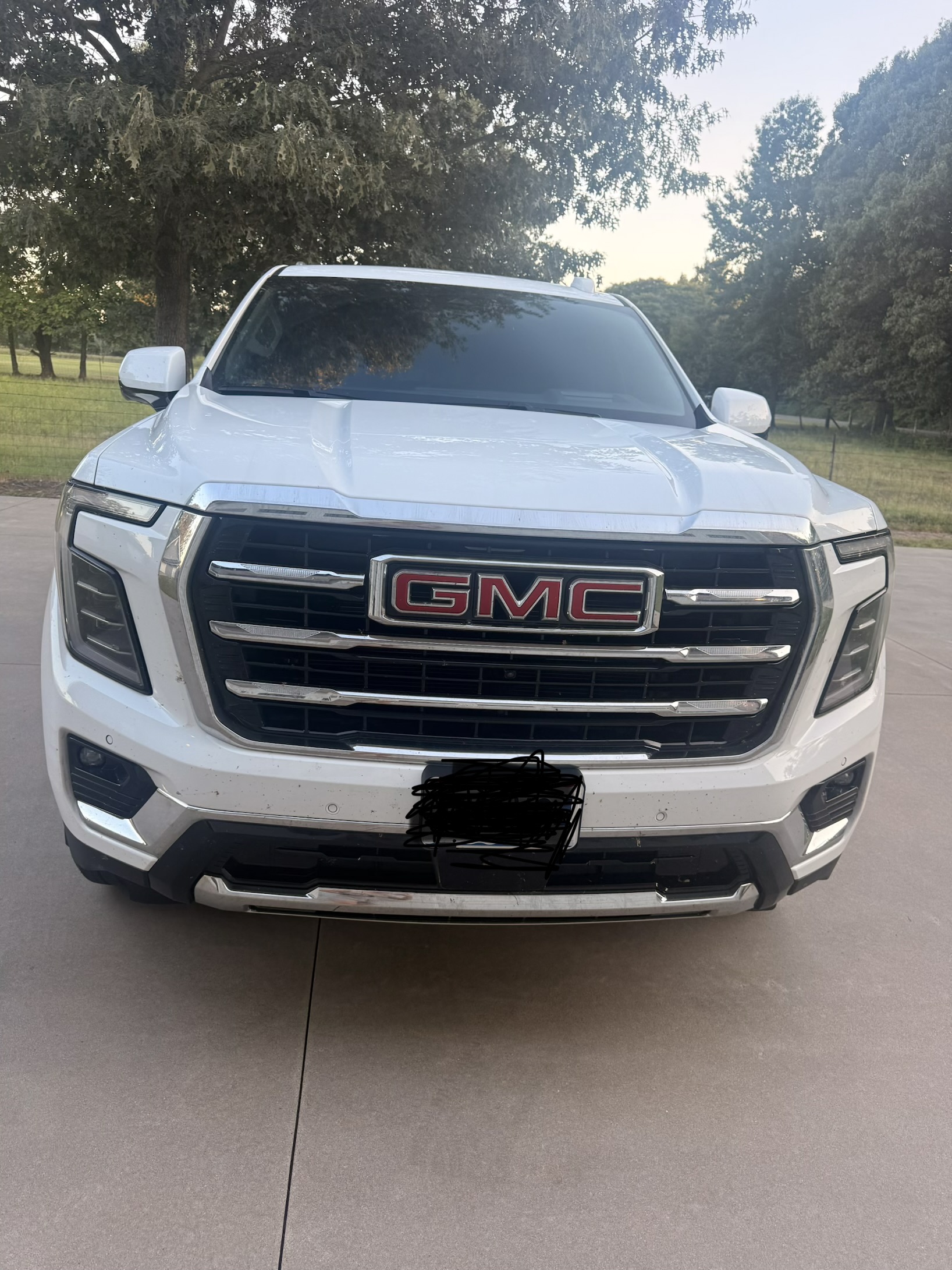 Used 2026 GMC Yukon Elevation w/ Elevation Premium Package AWD/4WD image 2