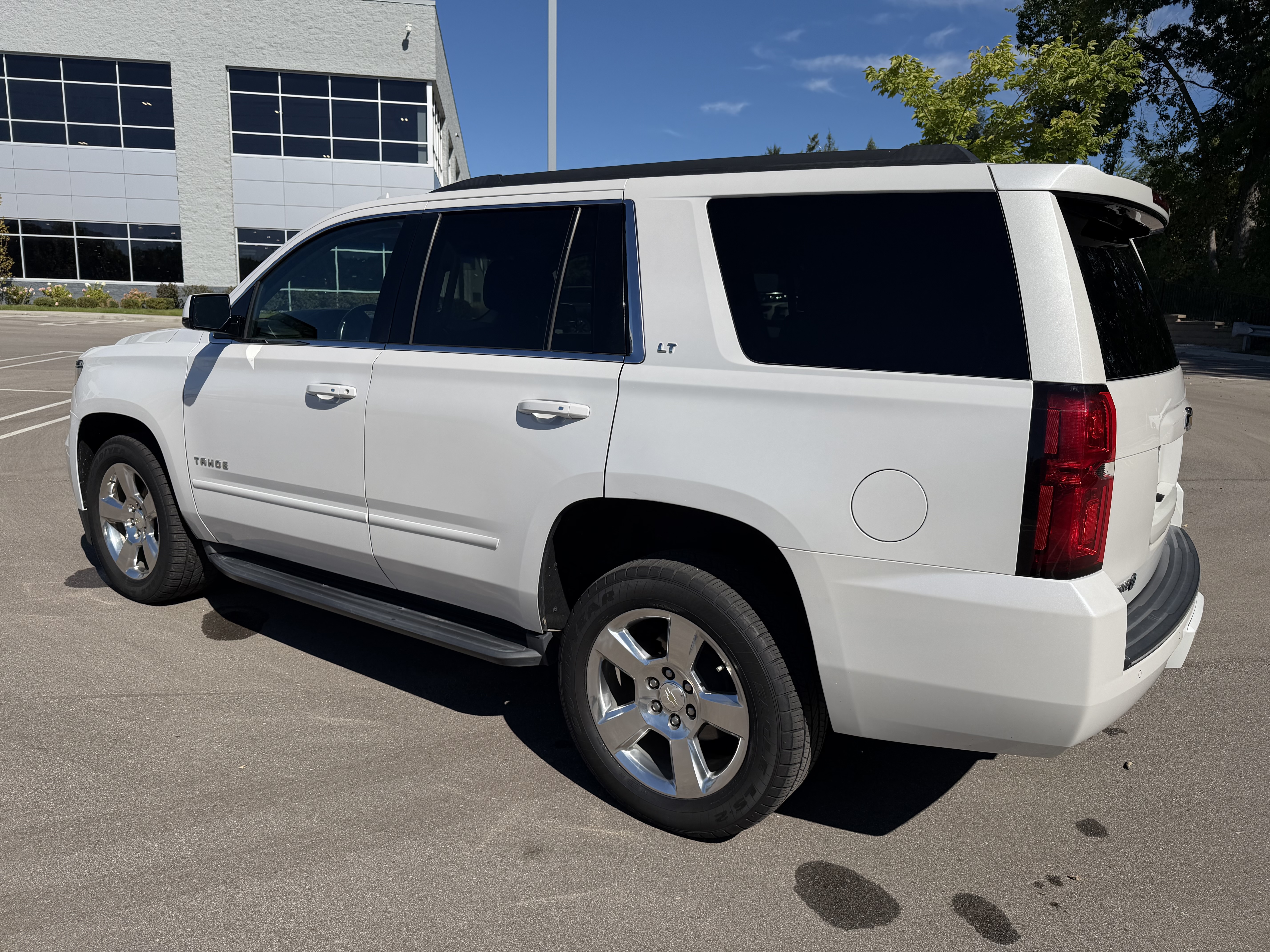 Used 2016 Chevrolet Tahoe LT w/ Luxury Package AWD/4WD image 5