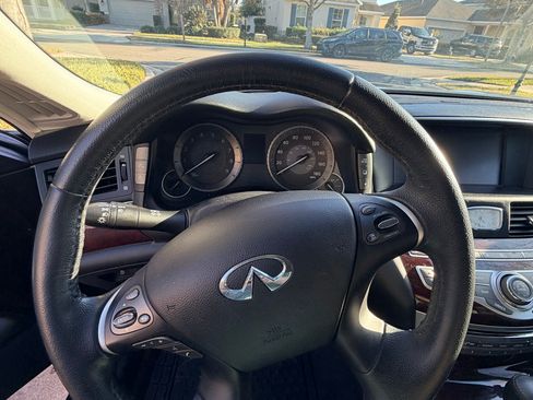 Used 2018 INFINITI Q70 Luxe image 8