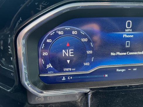 Used 2025 Chevrolet Silverado 2500 High Country w/ Technology Package AWD/4WD image 9