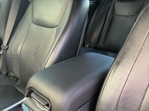 Used 2013 Chrysler 300 C RWD image 8