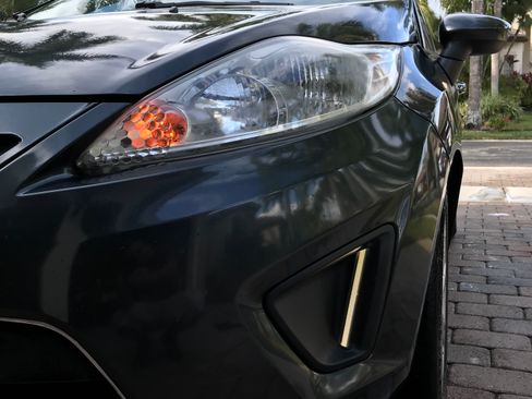 Used 2011 Ford Fiesta SE w/ 203A Rapid Spec Order Code image 8