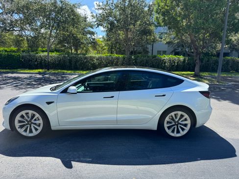 Used 2022 Tesla Model 3 RWD image 2