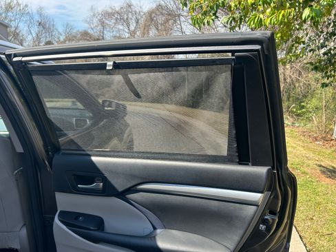 Used 2014 Toyota Highlander XLE image 27