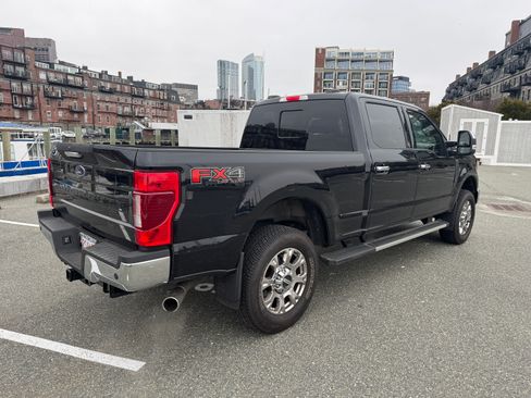 Used 2022 Ford F350 Lariat w/ Chrome Package image 11