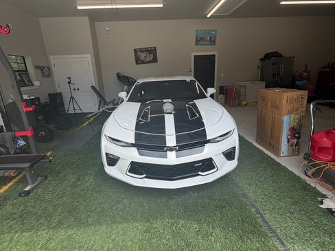 Used 2018 Chevrolet Camaro SS RWD image 1