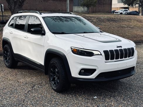 Used 2022 Jeep Cherokee Latitude w/ Sun & Sound Group image 4