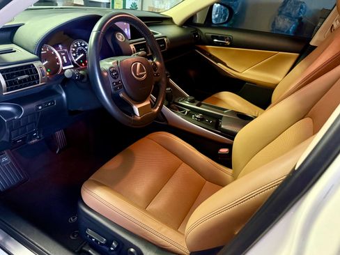 Used 2014 Lexus IS 250 RWD image 9