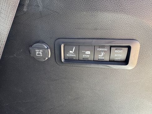 Used 2019 Chrysler Pacifica Limited w/ Advanced Safetytec Group image 8