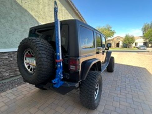Used 2012 Jeep Wrangler Unlimited Rubicon w/ Connectivity Group AWD/4WD image 11