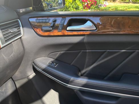 Used 2015 Mercedes-Benz GL 550 4MATIC image 14