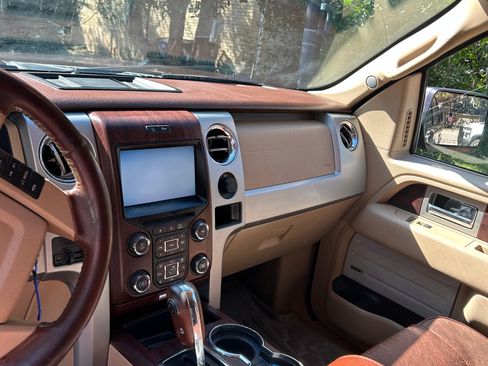 Used 2013 Ford F150 King Ranch w/ King Ranch Luxury Pkg image 4