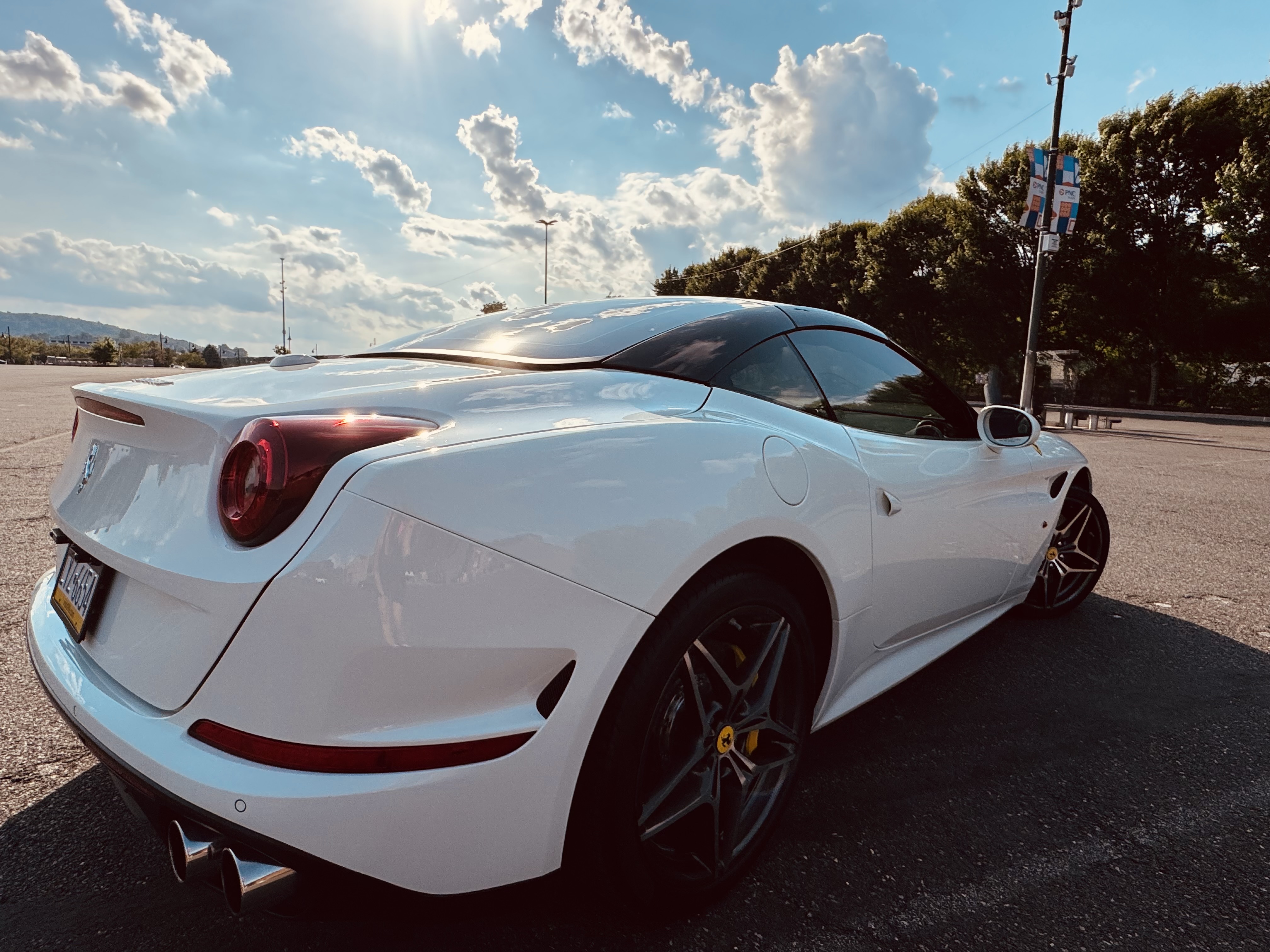 Used 2016 Ferrari California T RWD image 20