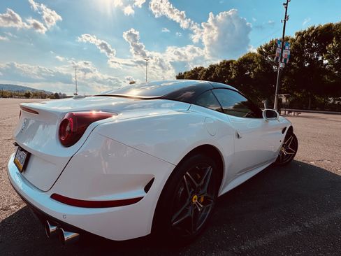 Used 2016 Ferrari California T image 20