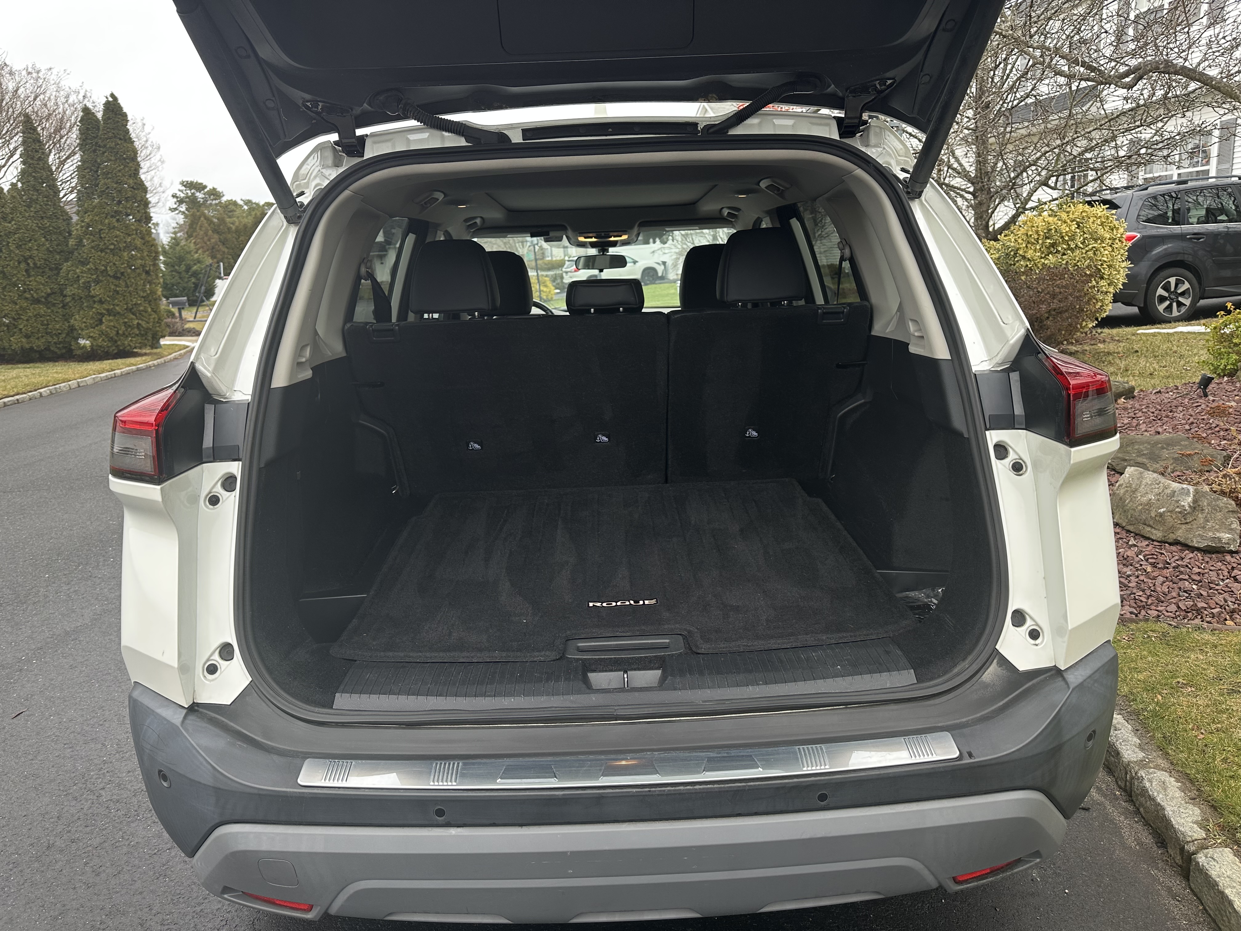 Used 2021 Nissan Rogue SV w/ Premium Package AWD/4WD image 13