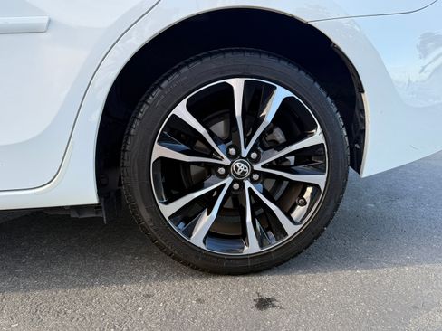 Used 2018 Toyota Corolla SE w/ Carpet Mat Package (TMS) image 16