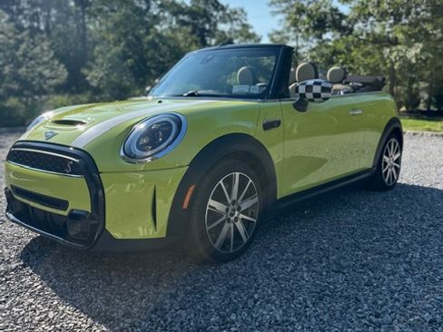 Used 2024 MINI Cooper S w/ Signature Upholstery Package image 9