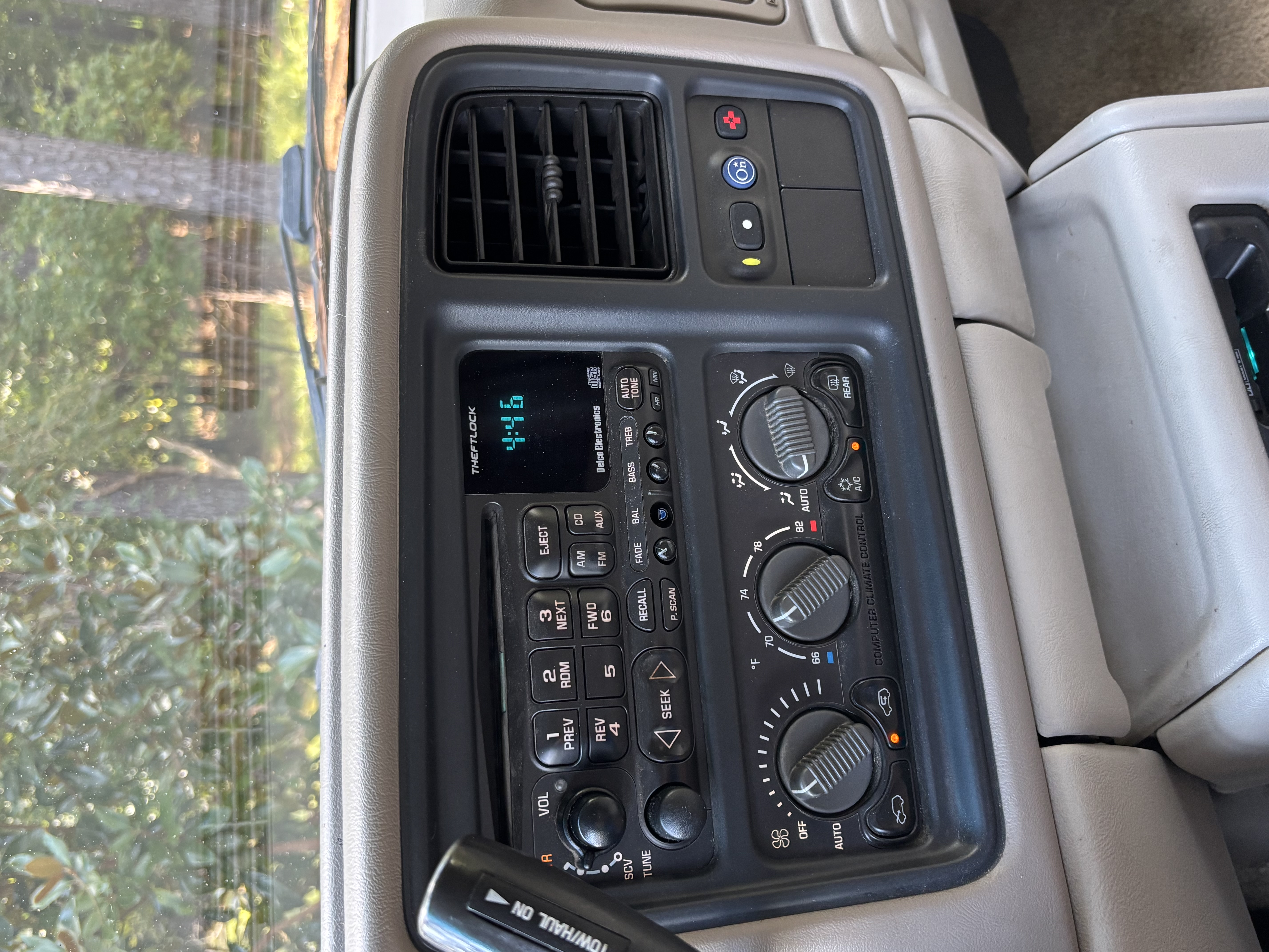 Used 2001 Chevrolet Suburban LT w/ LT Preferred Equipment Group AWD/4WD image 13