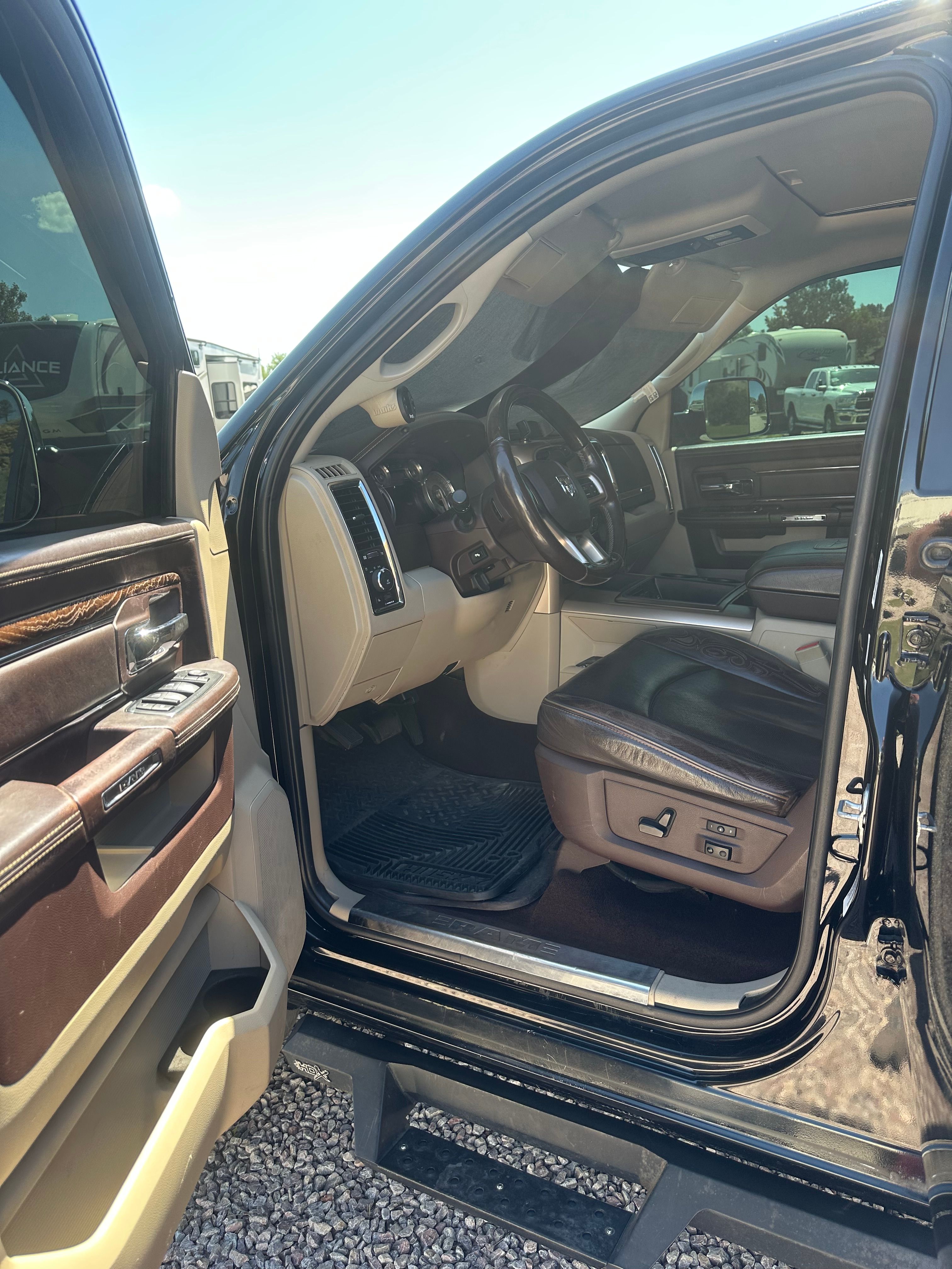Used 2014 RAM 2500 Longhorn w/ Convenience Group AWD/4WD image 12