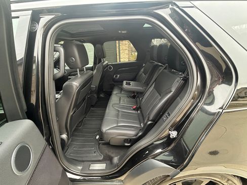 Used 2017 Land Rover Discovery HSE image 13