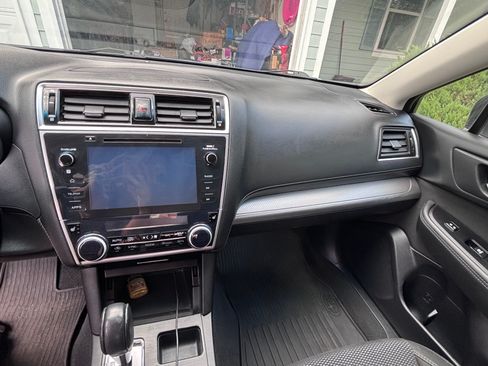 Used 2018 Subaru Outback 2.5i Premium AWD/4WD image 20